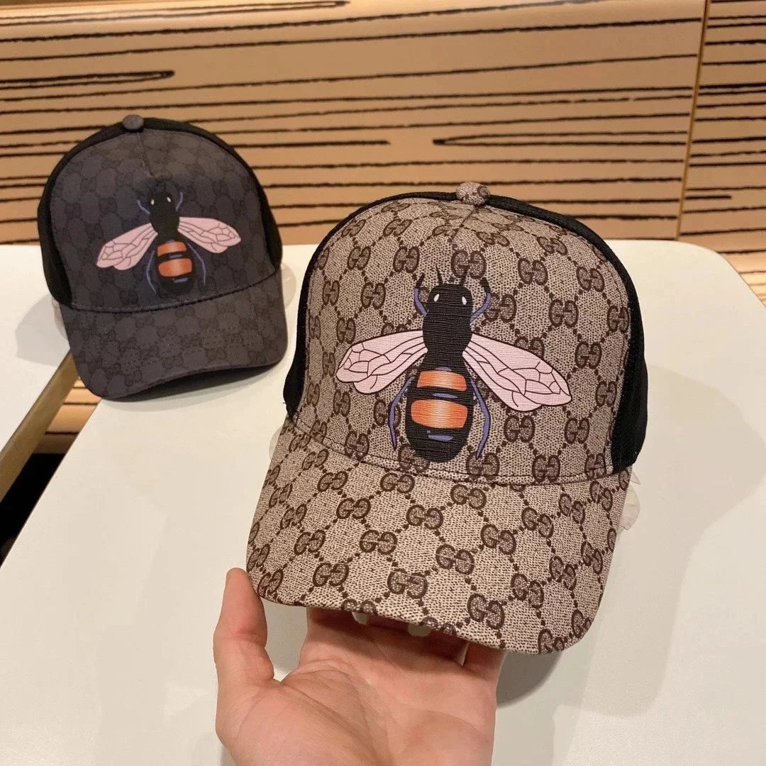 Gucci Bee Embroidered GG Supreme Trucker Cap