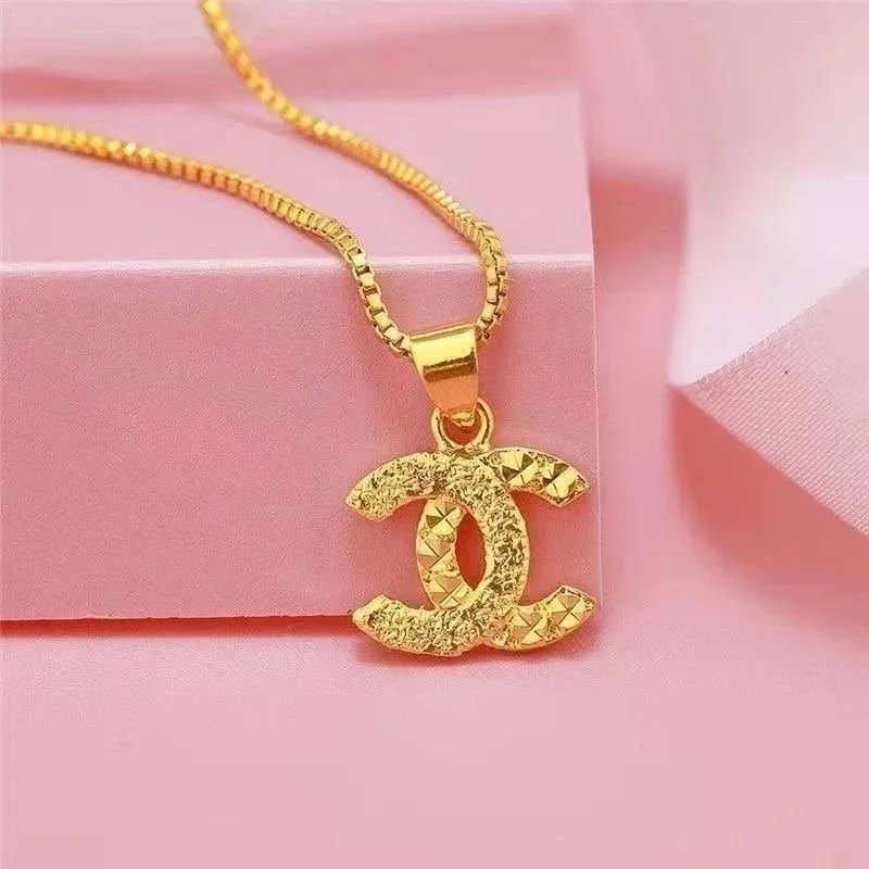 Golden Chanel Logo Pendant Necklace for Women Fashion Jewelry