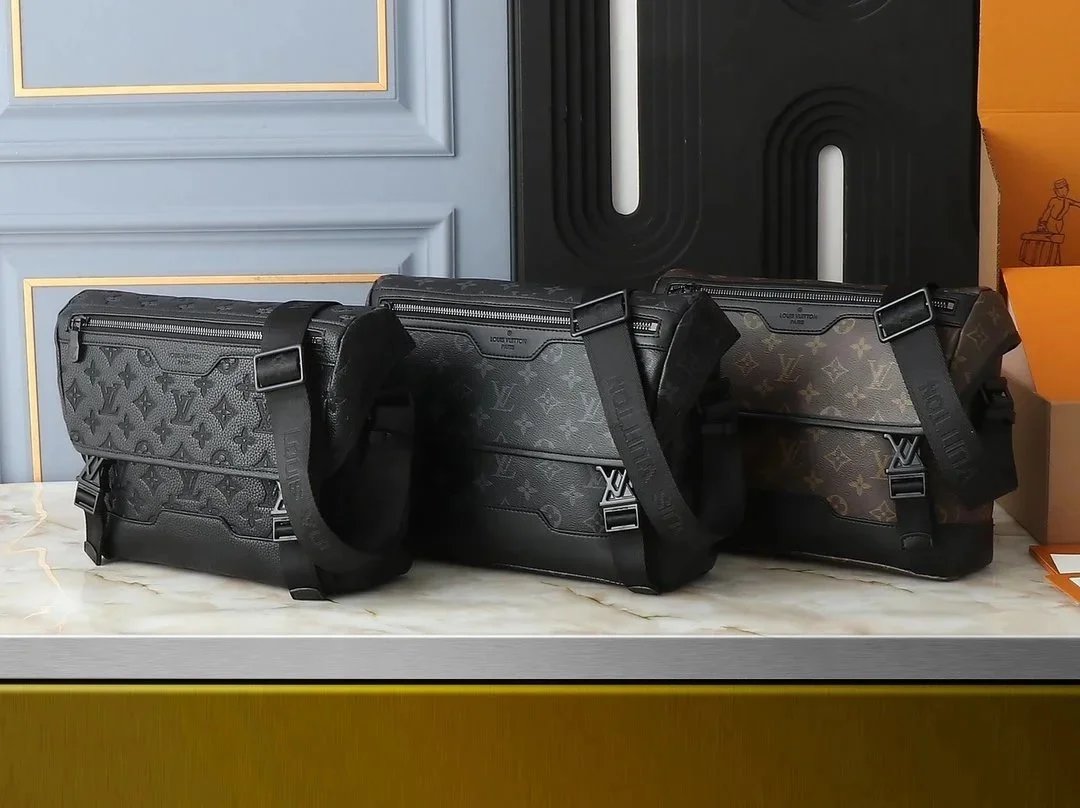 Louis Vuitton Men's Monogram Messenger Bag