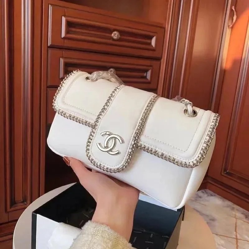 Chanel White Leather Shoulder Bag with Silver Chain