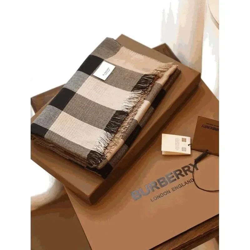 Burberry Check Cashmere Scarf Classic格纹围巾