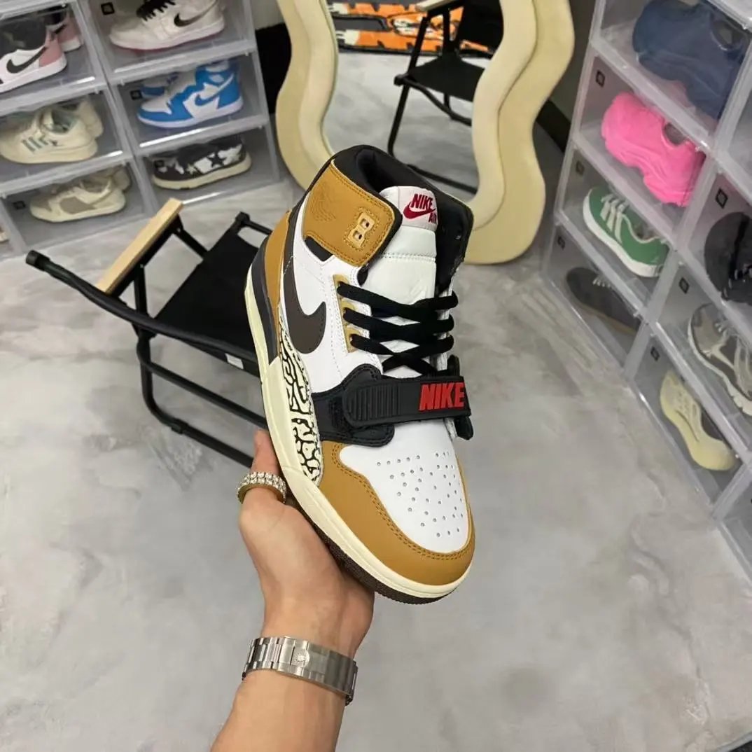 Nike Air Jordan 1 High OG 'Chicago' White Tan Black Red